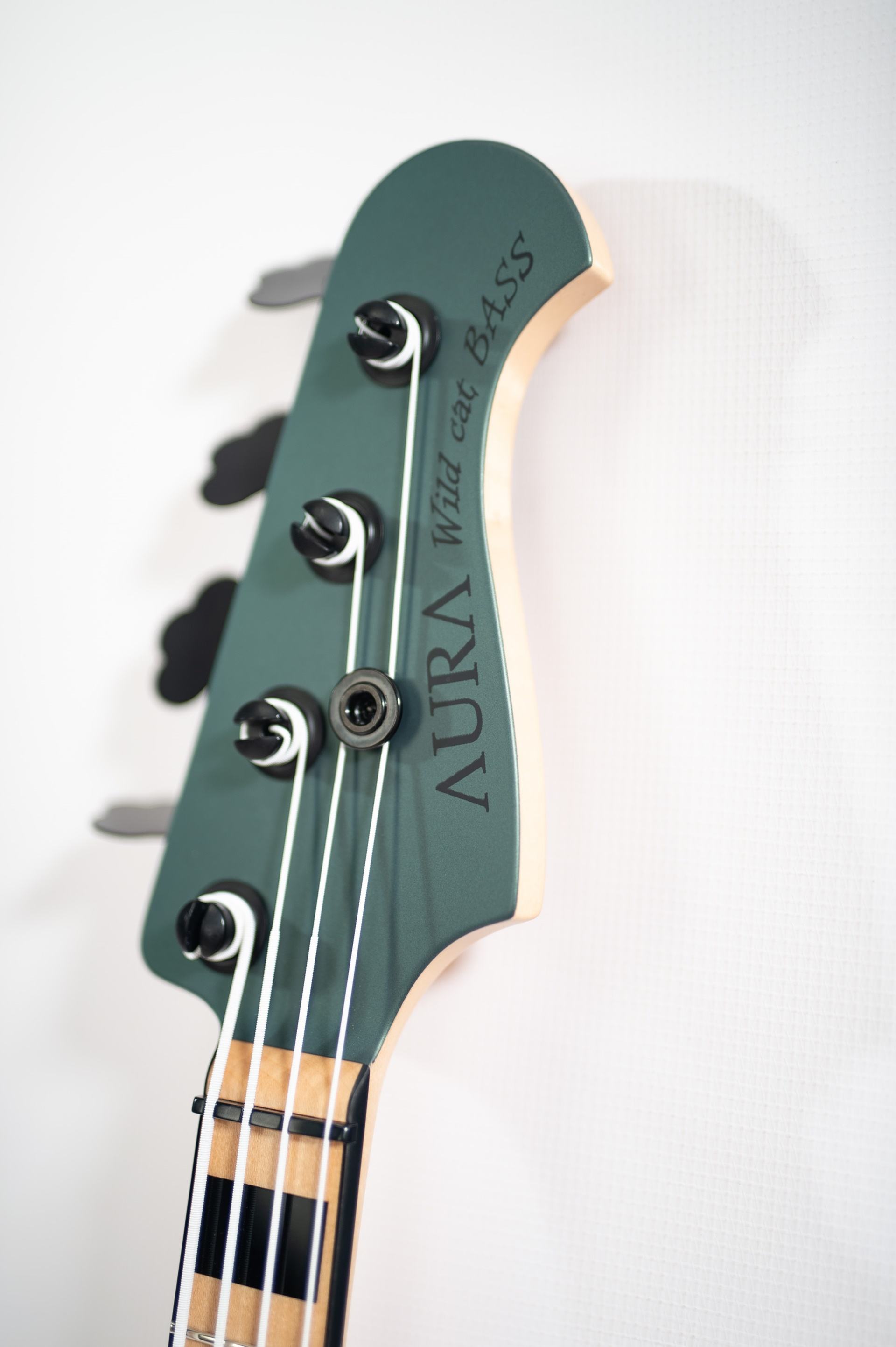Bass guitar Aura Wild Cat Bass detail 4